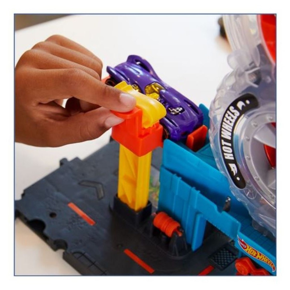 HOT WHEELS City trgovina guma, set - Image 3